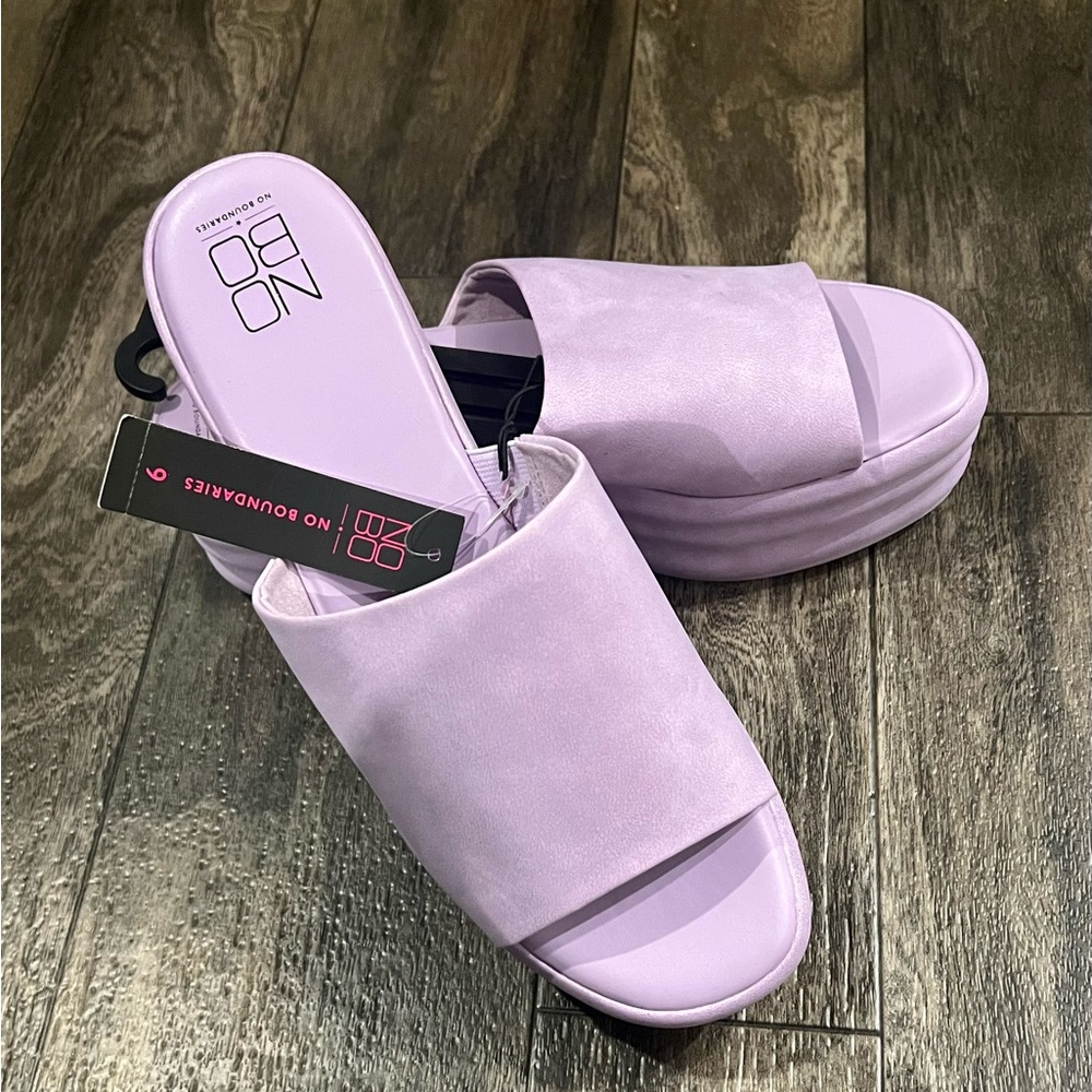 NWT Lavendar Platform Sandals Women’s Size 9